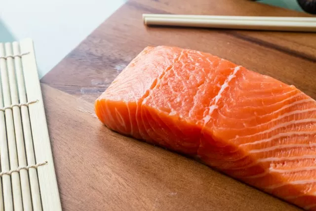 Guida all'abbattimento del pesce crudo per le preparazione di sushi e carpacci